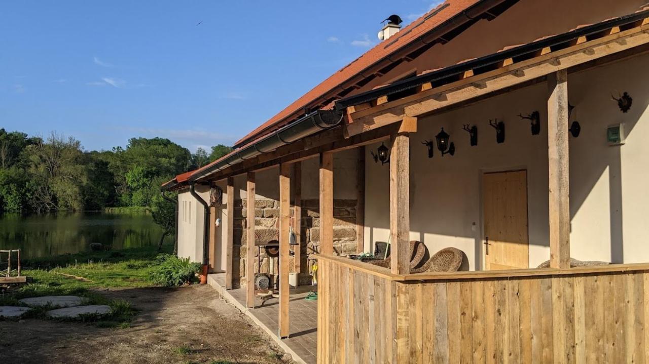 Chalupa U Rybnika Strehom Dolní Bousov Exterior foto