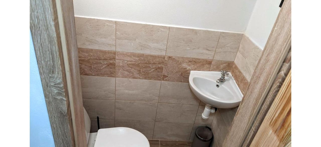 Chalupa U Rybnika Strehom Dolní Bousov Exterior foto