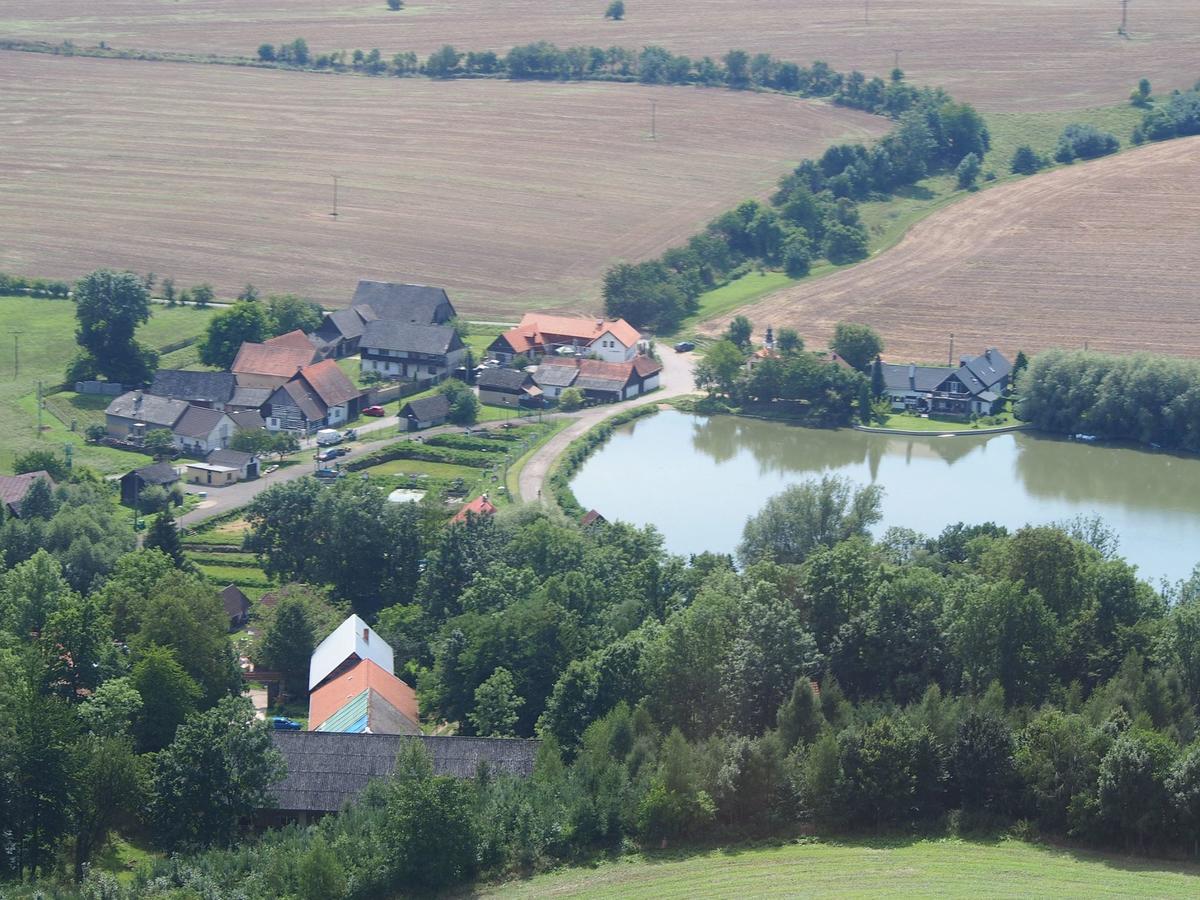 Chalupa U Rybnika Strehom Dolní Bousov Exterior foto